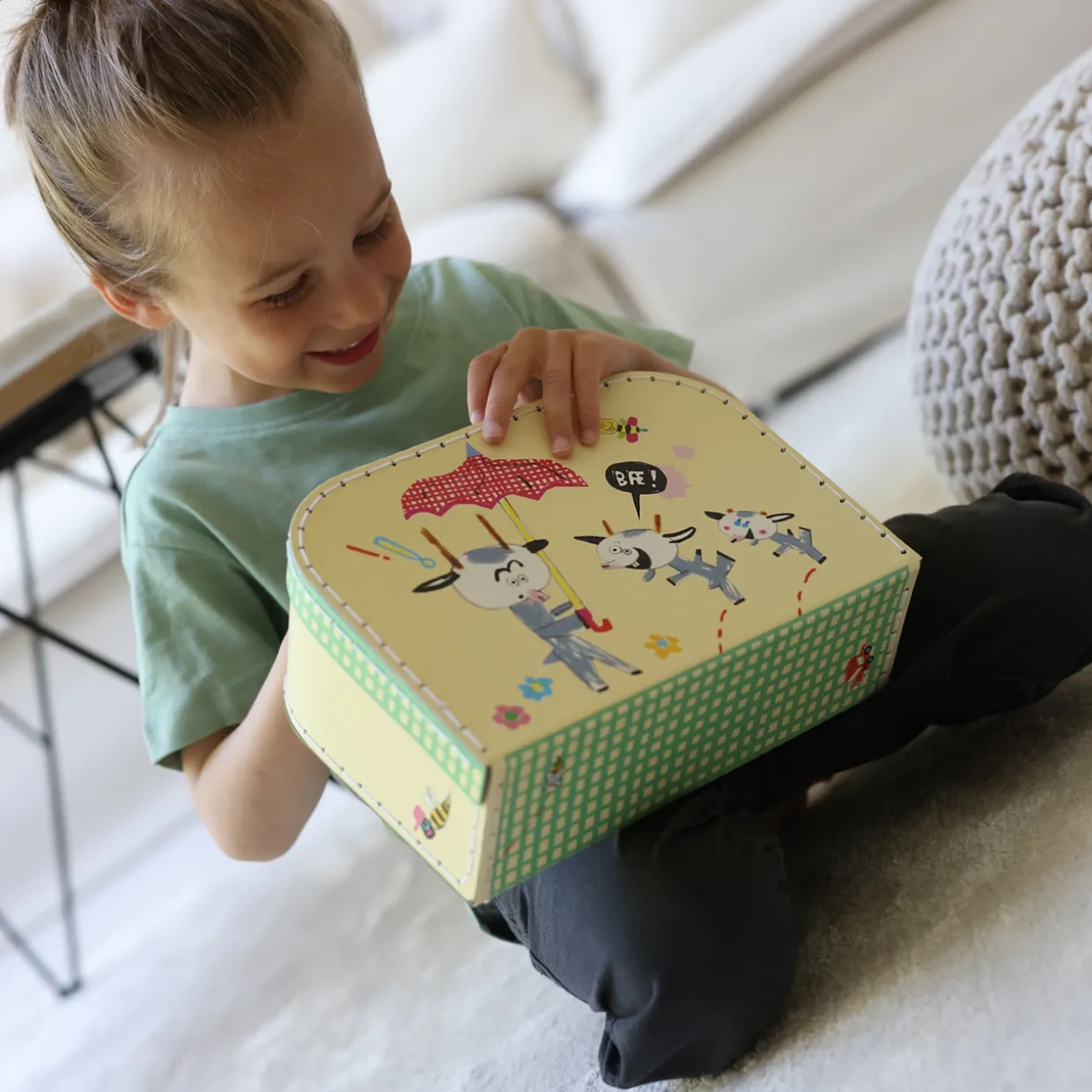 BOCKARNA BRUSE PAPPVÄSKA 25 CM