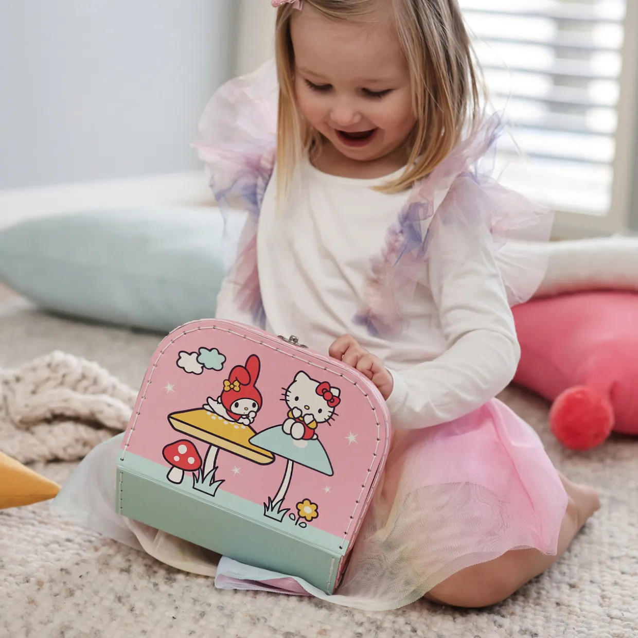 HELLO KITTY BARNVÄSKA PAPPVÄSKA 20 CM