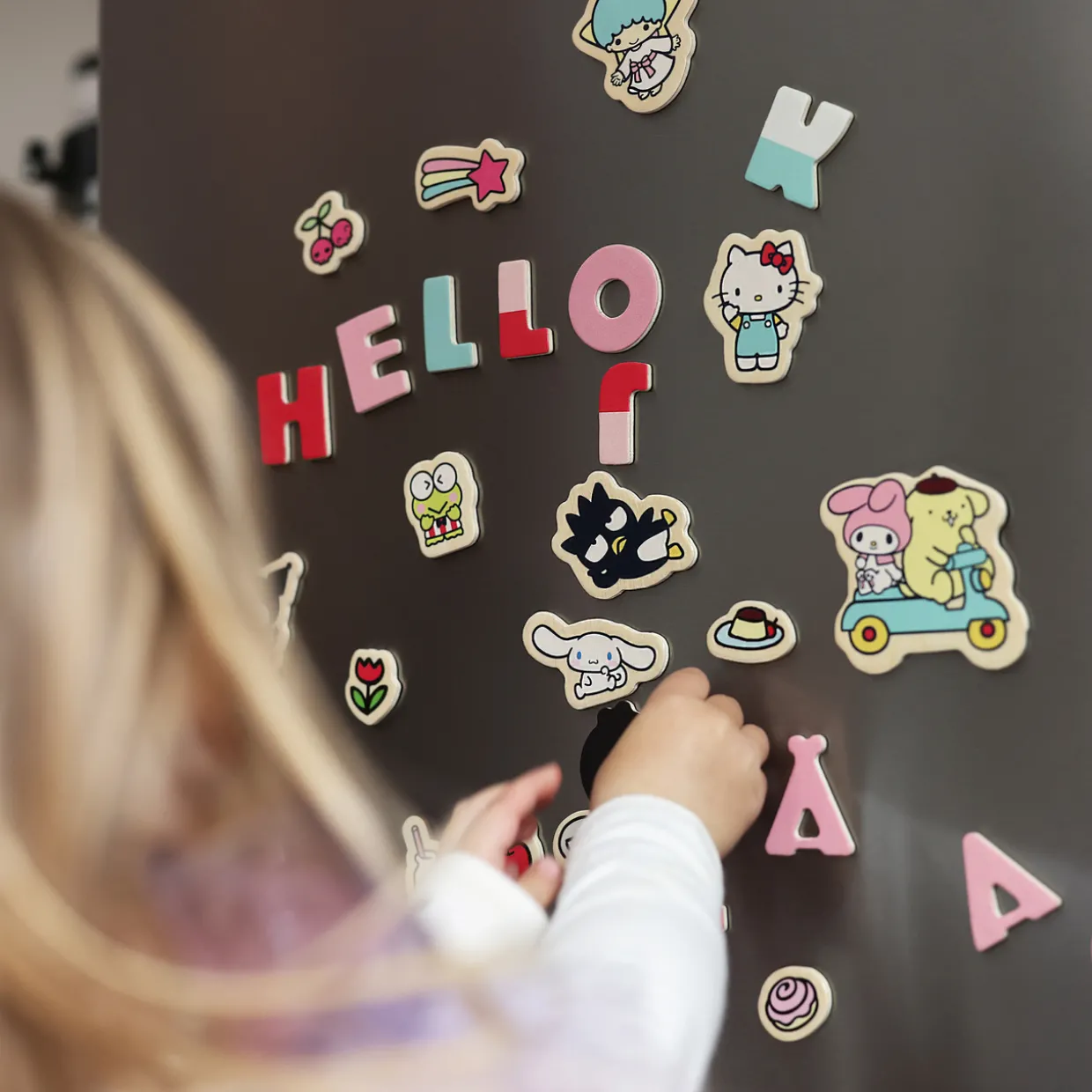HELLO KITTY MAGNETBOKSTÄVER OCH FIGURER