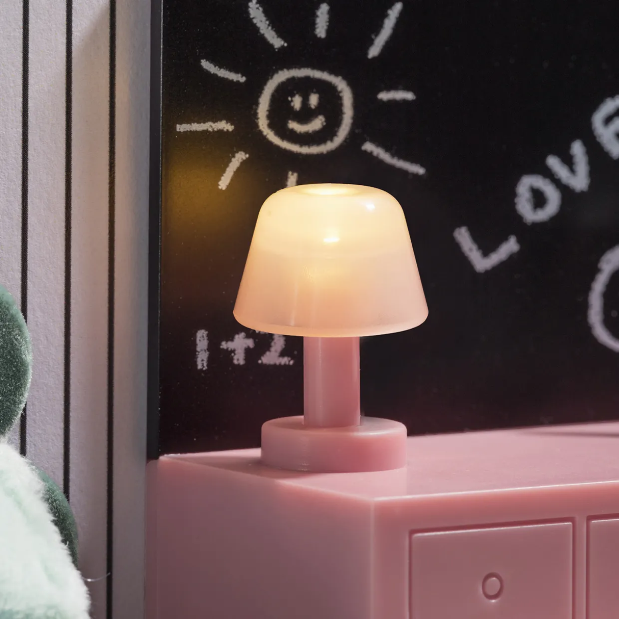 LUNDBY DOCKHUSMÖBLER TONÅRSRUM MED BELYSNING