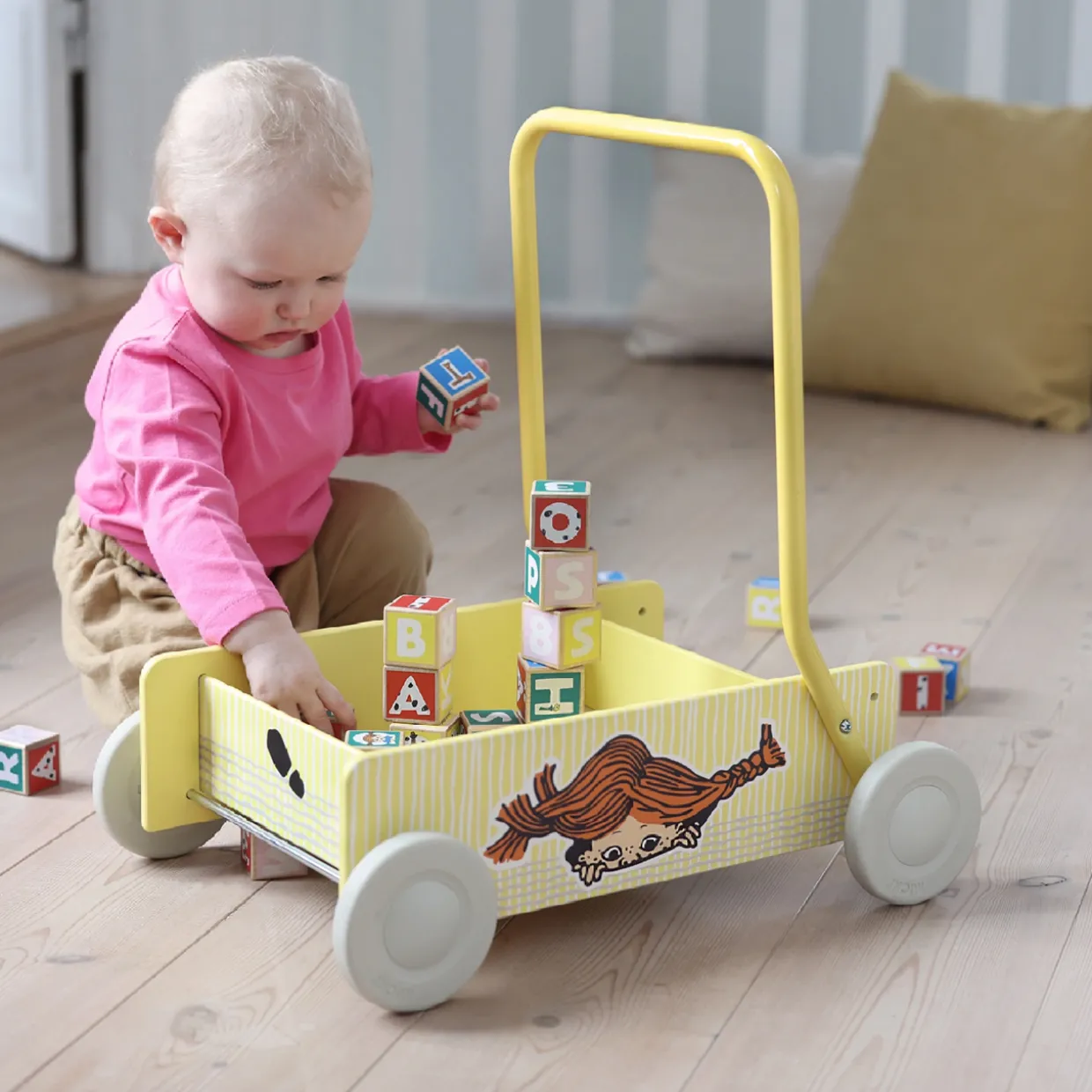 PIPPI LÄRA-GÅ-VAGN GUL