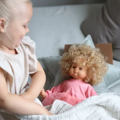 SKRÅLLAN TALDOCKA LILLAN LJUST HÅR 36 CM